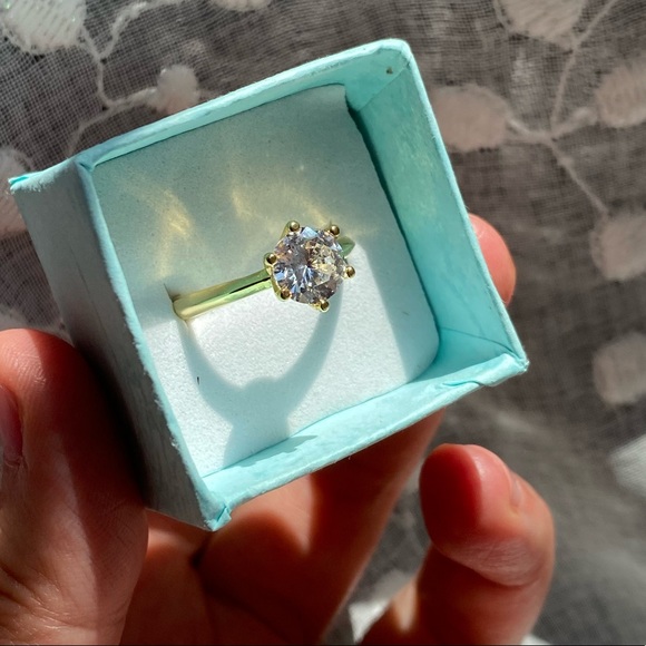 18K gold plated round solitaire diamond ring - Picture 8 of 11